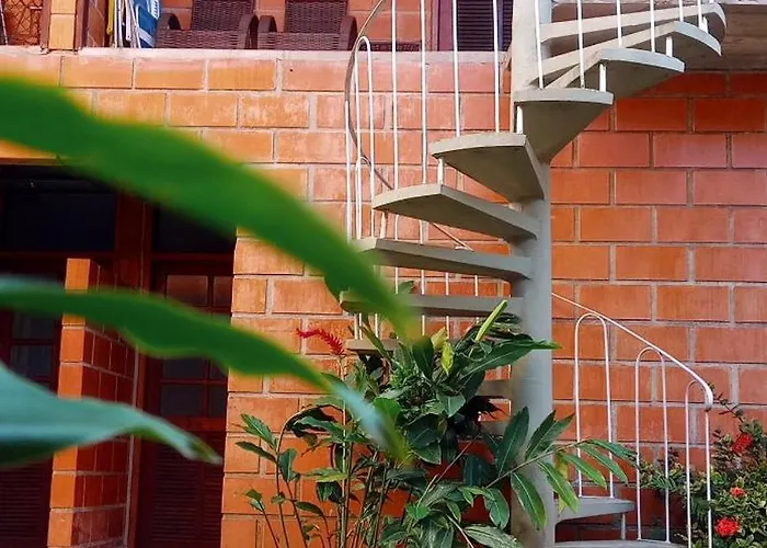 Apto Duplex Condomínio Maranduba Ville II Sapê a 100 mts da praia Ubatuba